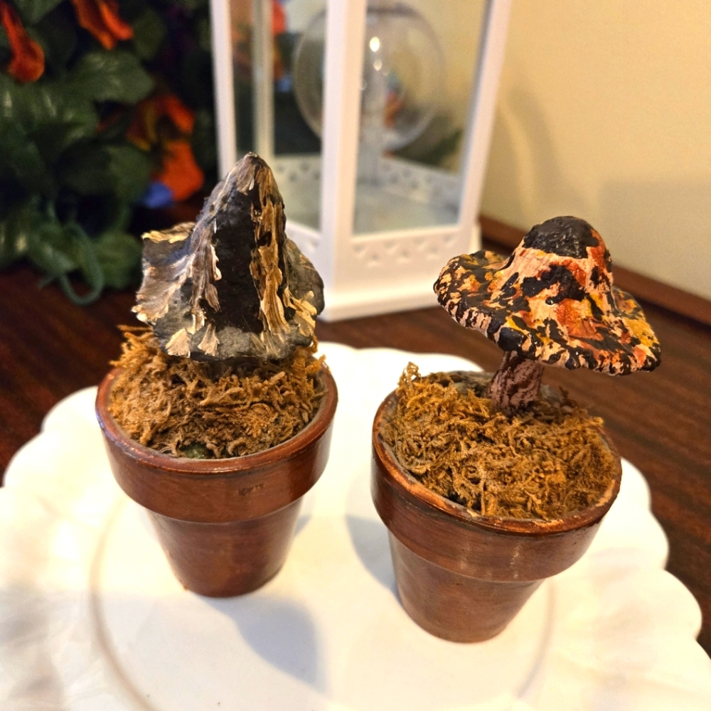 Cute Vintage Artificial Decorative Mushrooms - Picture 2 of 5
